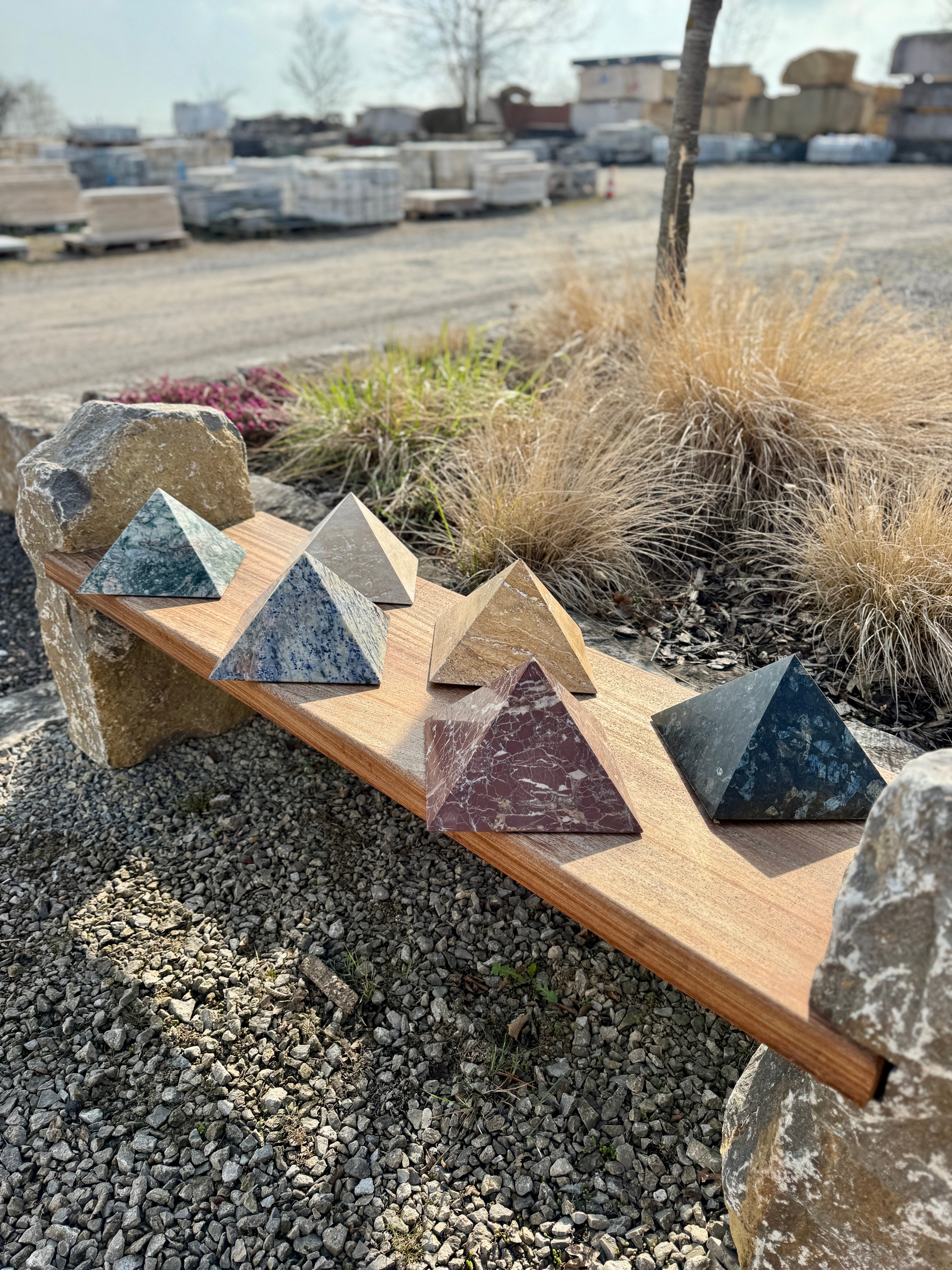 Naturstein Pyramiden